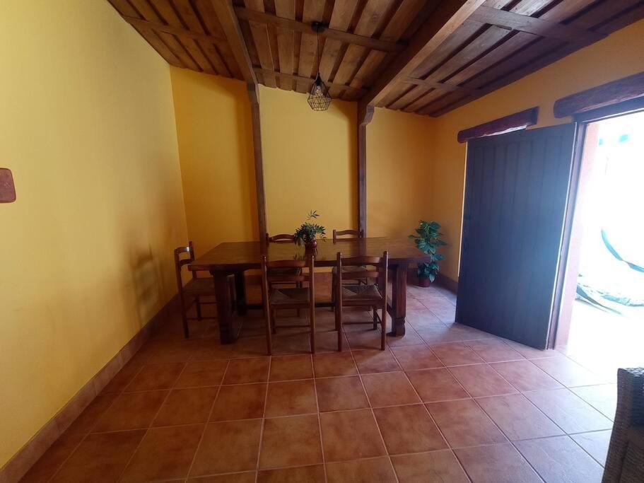 Agradable Casa Antigua Reformada Con Patio Villa Espejon Luaran gambar